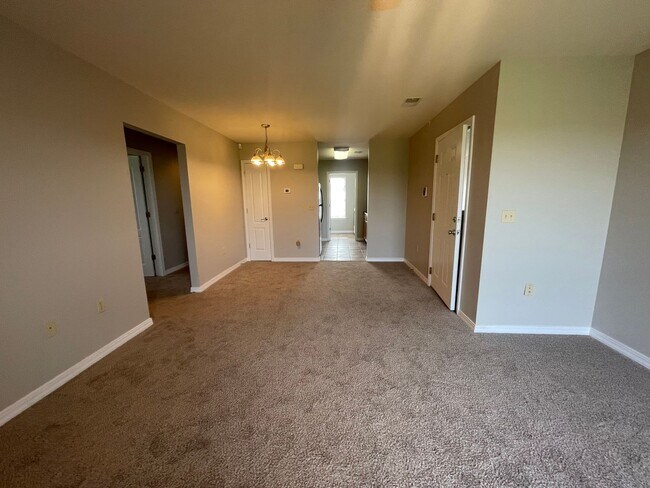 Building Photo - Spacious 3 Bedroom, 2 Bath Unfurnished Apartment with Stunning Views! Branson, MO