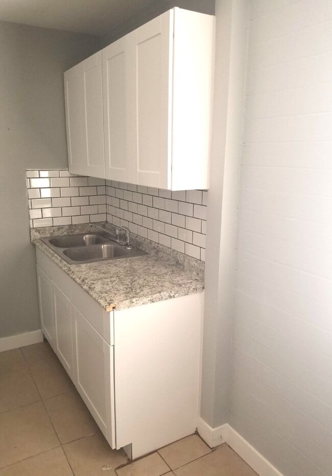 Building Photo - AWESOME 1 BEDROOM AND 1 BATHROOM FOR LEASE