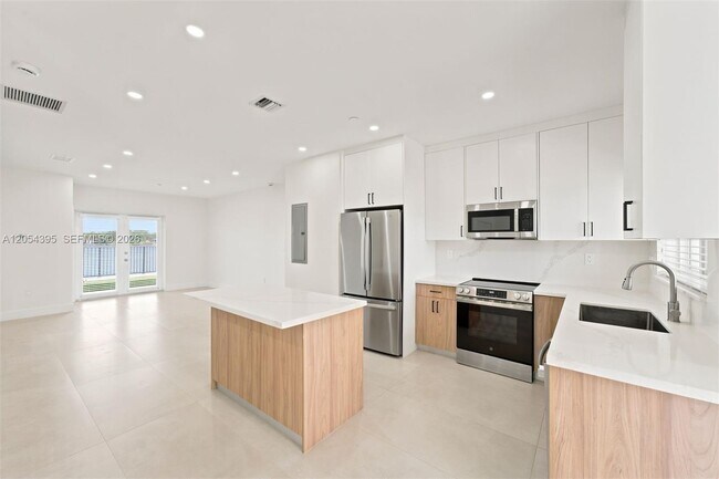 Building Photo - 4732 SW 87th Ct