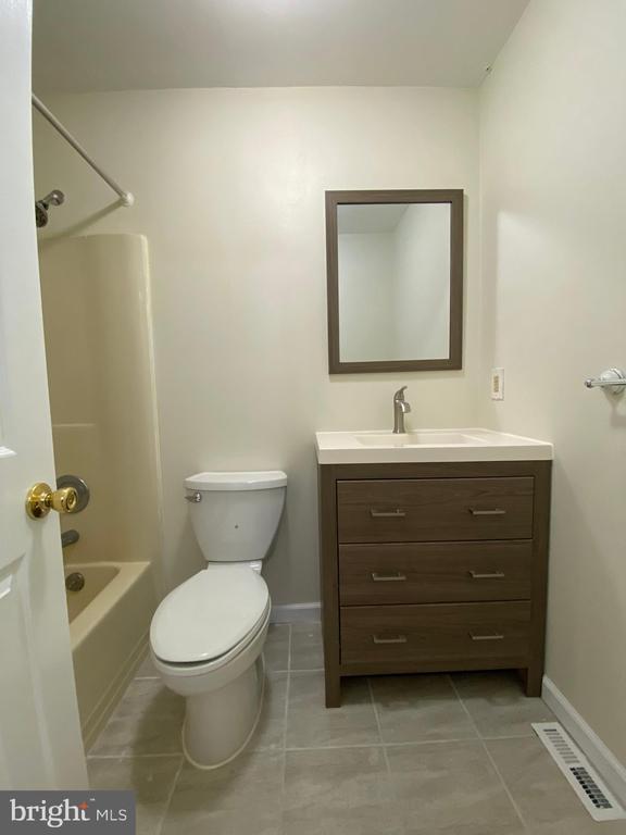 Building Photo - 9 Revere Pl