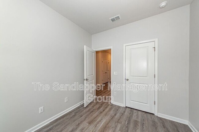 Building Photo - 139 Rowans Creek Dr