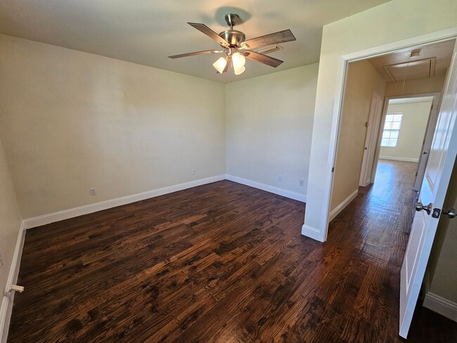 Building Photo - 216 Samuel Blvd