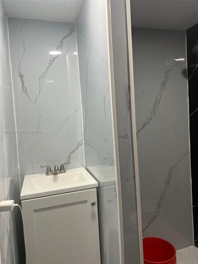 Building Photo - 2674 W 1st Ave