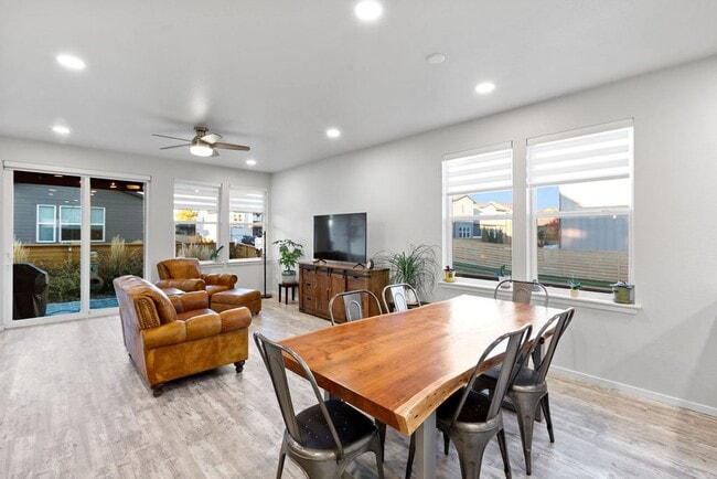 Building Photo - 4 Bedroom, 3 Bathroom 2.8 miles from Old T...