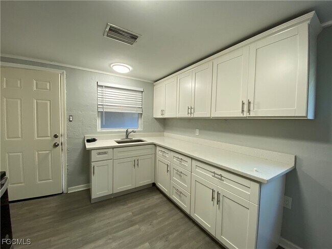 Building Photo - 1539 Piney Rd