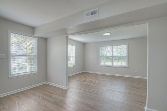 Building Photo - 350 Beechcroft Rd