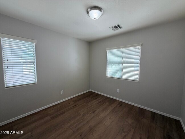 Building Photo - 4661 E Laurel Ave
