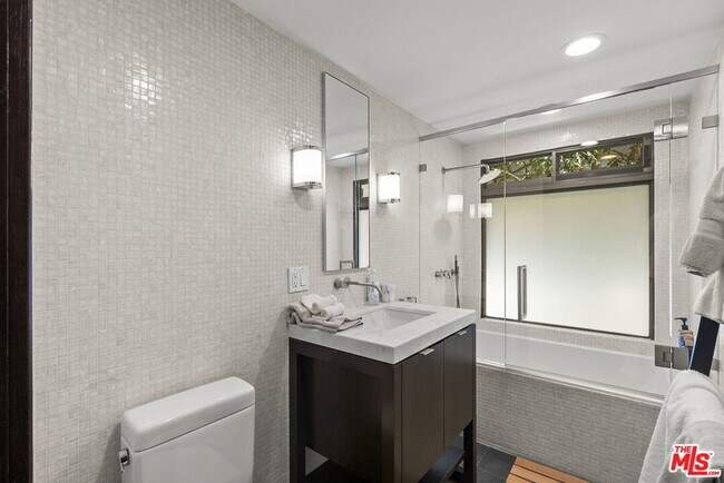 Building Photo - 31833 W Sea Level Dr