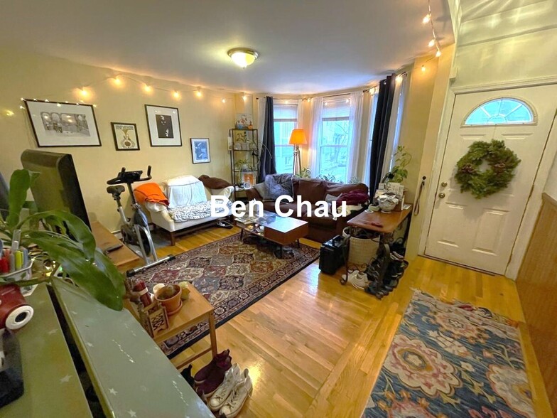 Primary Photo - 170 Putnam Ave