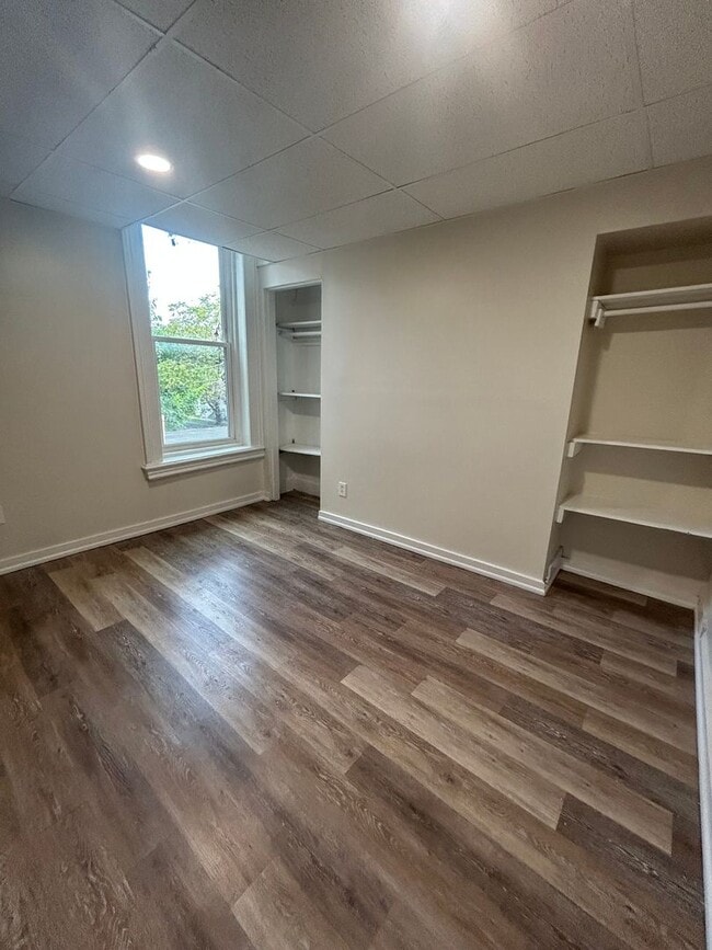 Building Photo - 305 23rd St