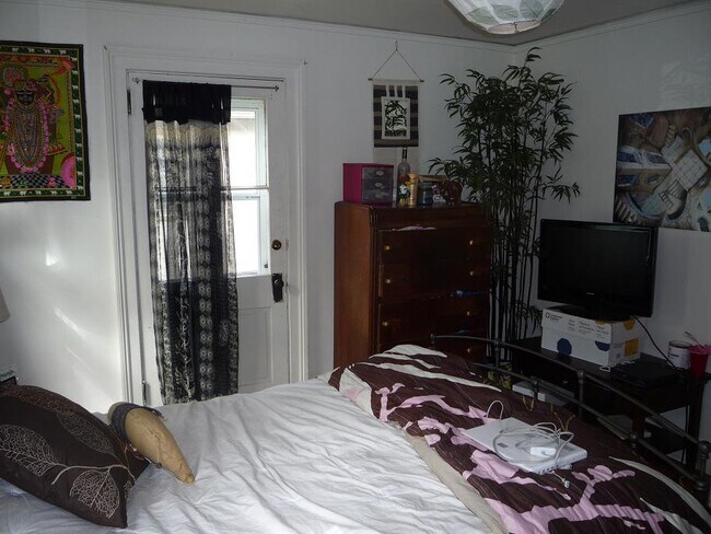 Building Photo - Broom &amp; Wash, LLC 404WW