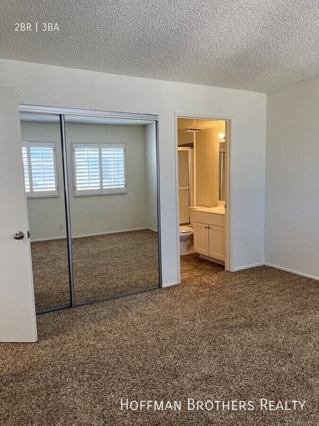 Building Photo - 22321 Victory Blvd