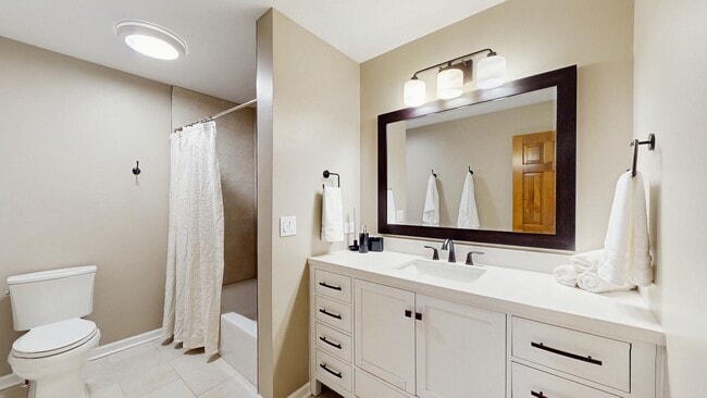 Building Photo - 7111 Saddle Oaks Dr