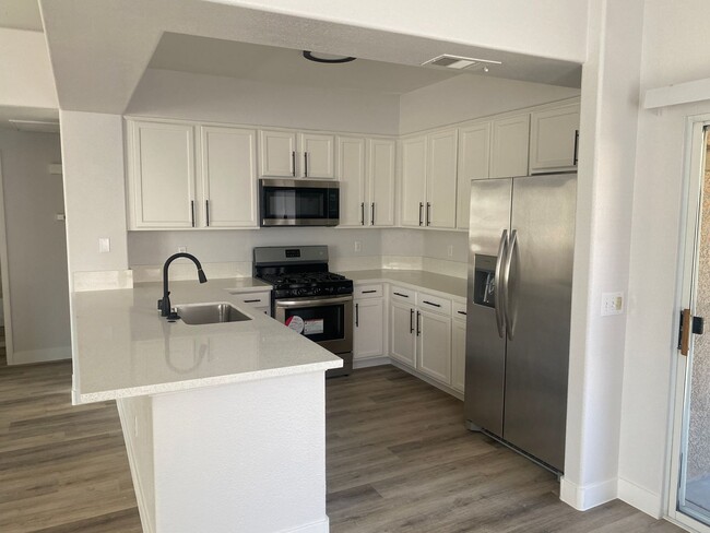 Building Photo - BEAUTIFUL CUSTOM CONDO IN DOWNTOWN SUMMERLIN