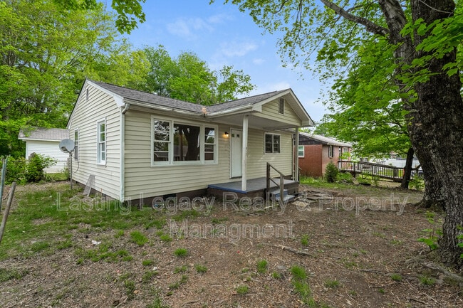 Building Photo - 817 Elon St