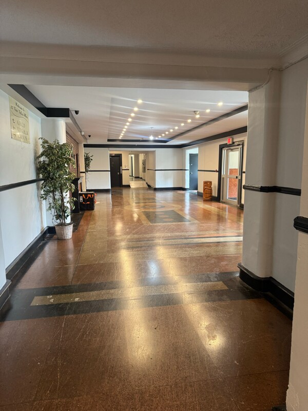 Building Photo - 25 Van Velsor Pl