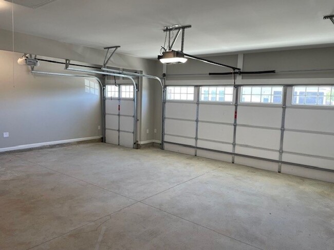 Building Photo - 411 Silverbell Ct