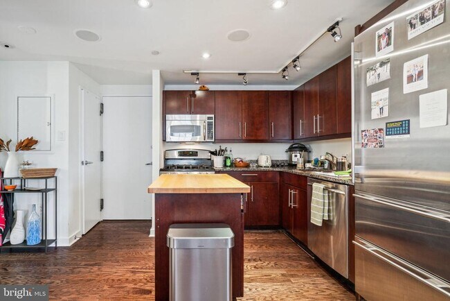 Building Photo - 219 S 18th St