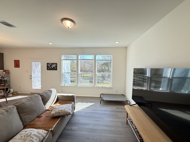 Building Photo - 604 Saint Cindys Way