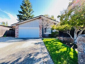 Building Photo - Charming 4BD/2BA, Single-Story Ranch-Style...