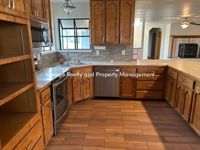 Building Photo - Available Soon!! Extra Big 5 Bedroom Country Home That You Have To See!!!