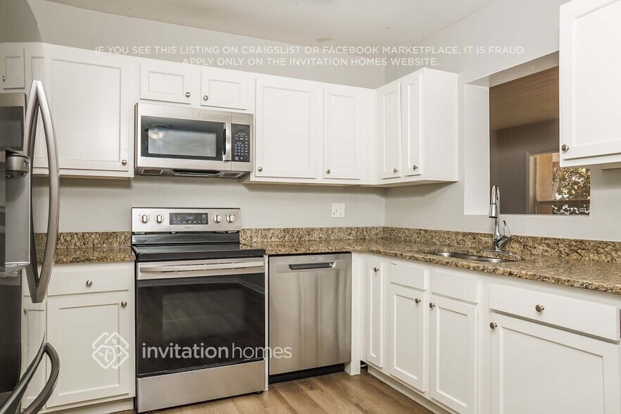 Building Photo - 3308 17th Ave W