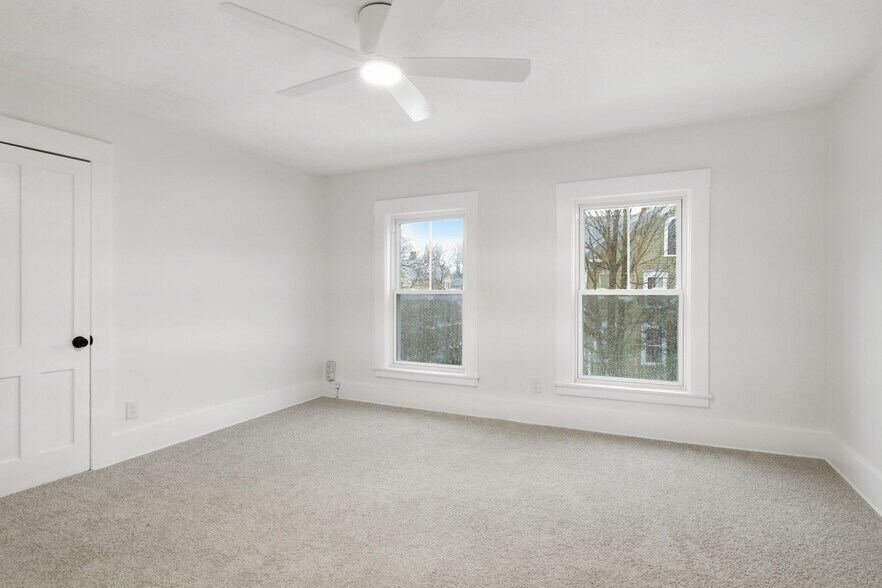 Building Photo - 7 Day Ave