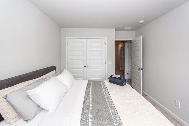 Building Photo - 3 Bedroom 2.5 Bath Single Family Home in W...