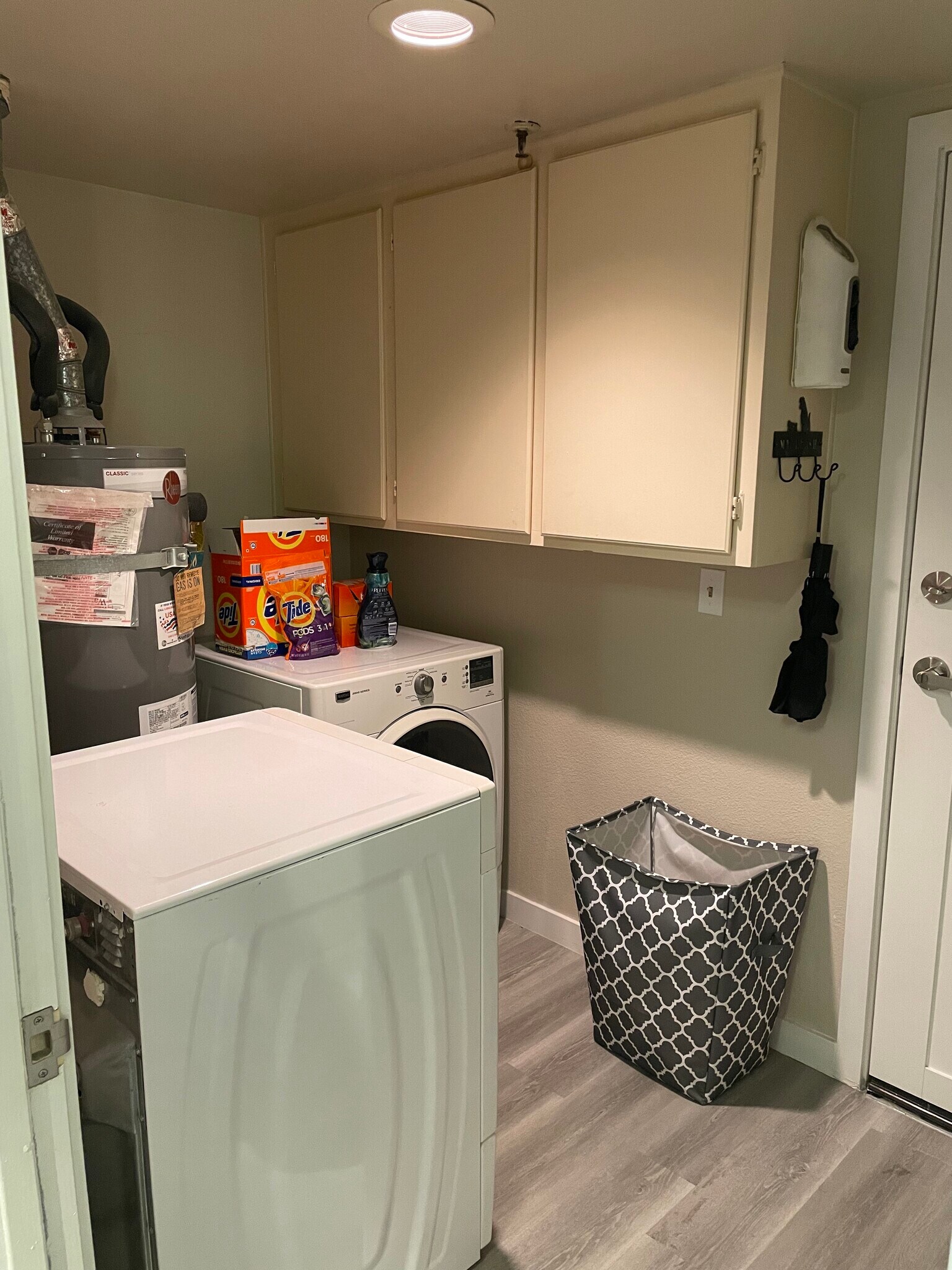 In unit washer/dryer - 626 Lake St