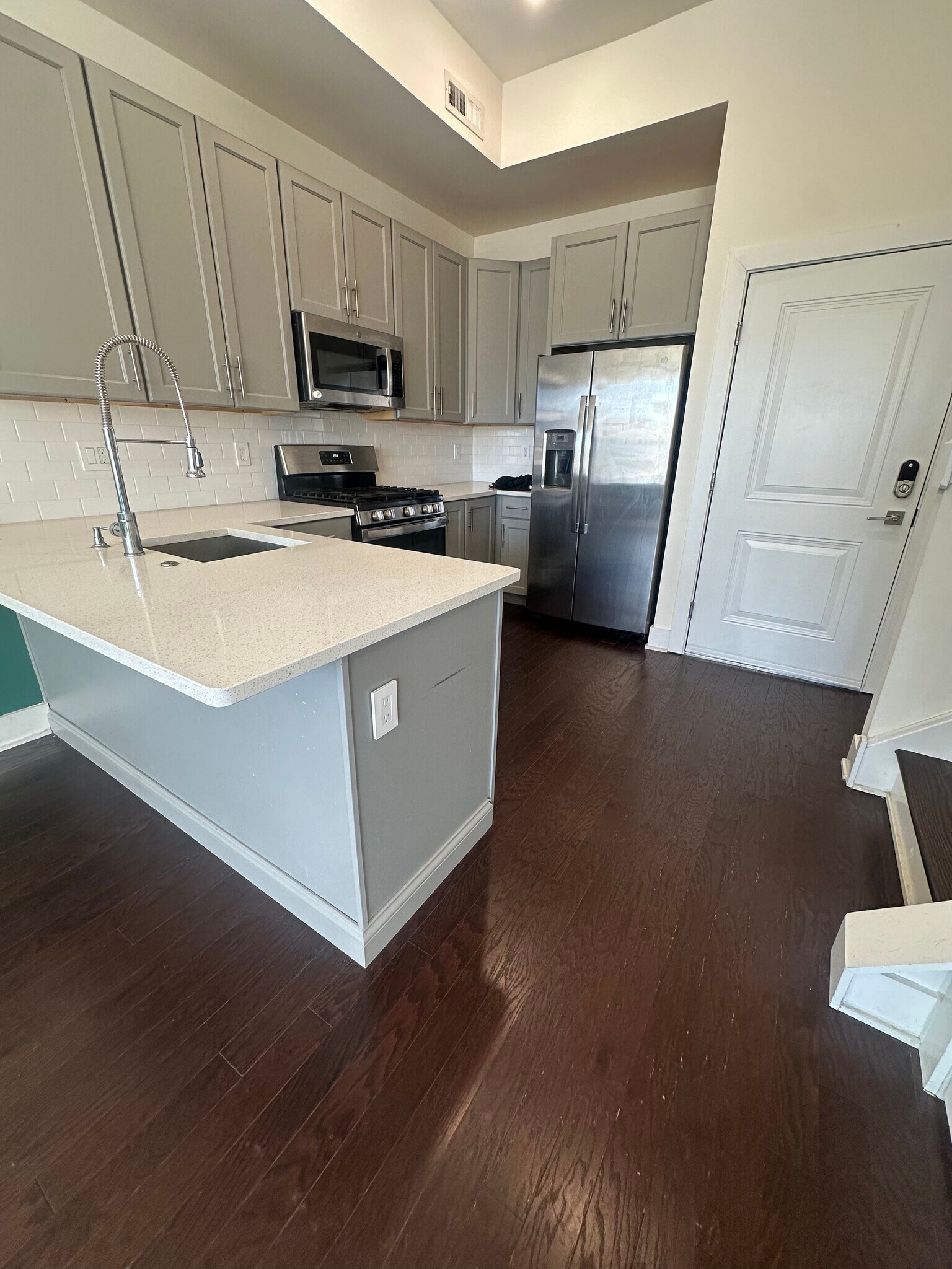 Kitchen - 516 W Montgomery Ave