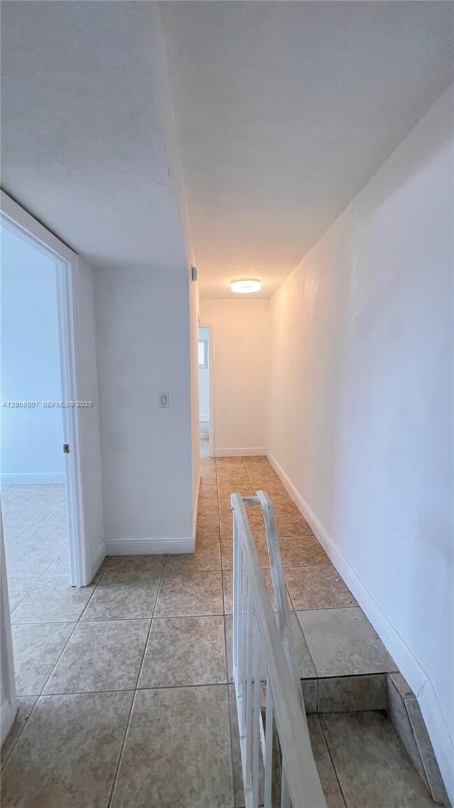 Building Photo - 984 W 40th St