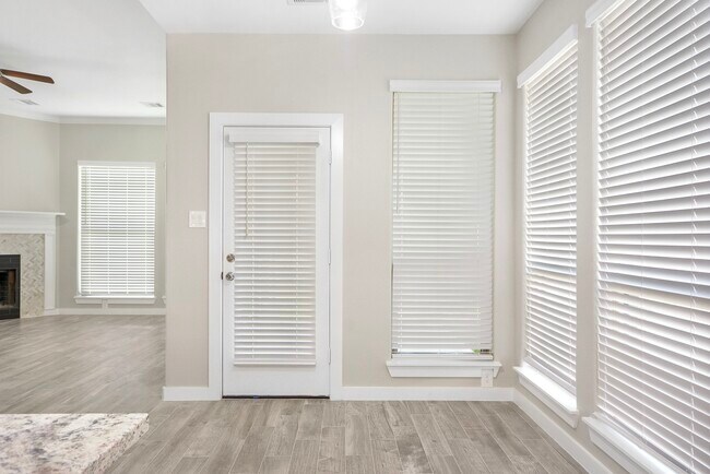 Building Photo - 28243 Chalet Park Dr