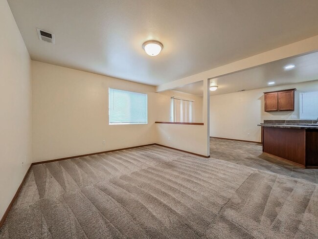 Building Photo - Beautiful 4 bed 2.5 bath home in Silver Lake!