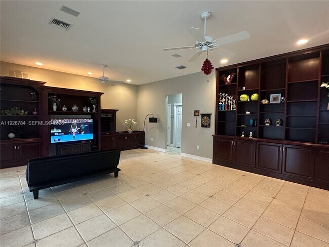 Building Photo - 15335 SW 80th Ave