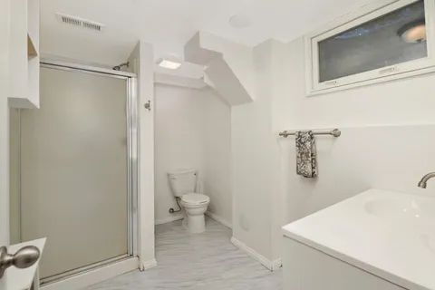 Building Photo - Charming 3-Bed Gem withHardwood Floors in Saint Louis Park!