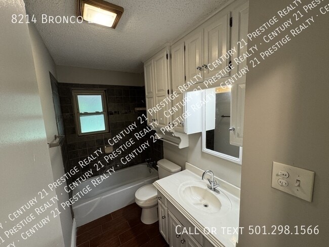 Building Photo - 8214 Bronco Ln