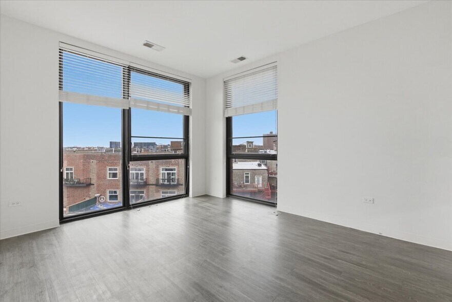 Building Photo - 830 N Milwaukee Ave