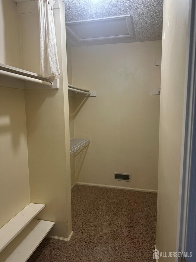 Building Photo - 450 Northam Dr