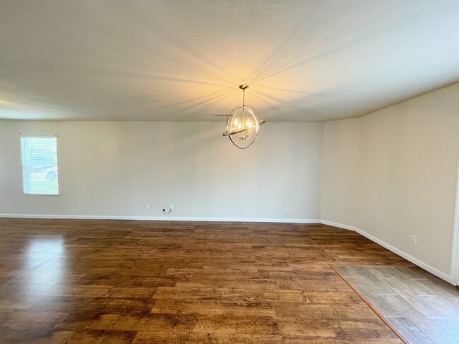 Building Photo - 3177 Lakeland Dr SW