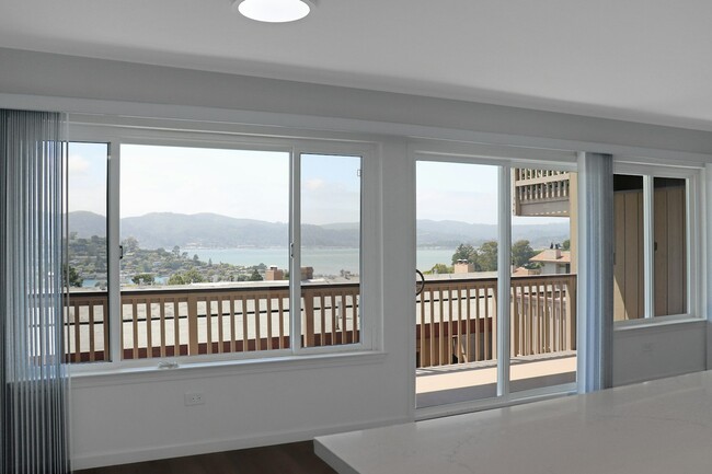 Building Photo - 55 Marinero Cir