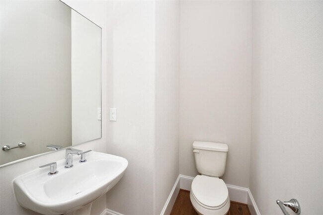 Building Photo - 706 Cage St