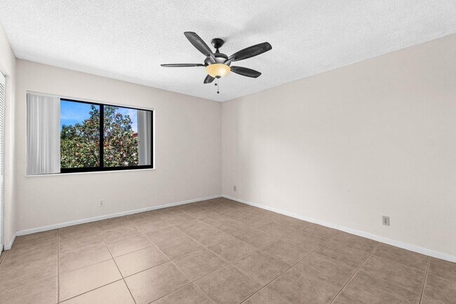 Building Photo - 432 Pine Glen Ln