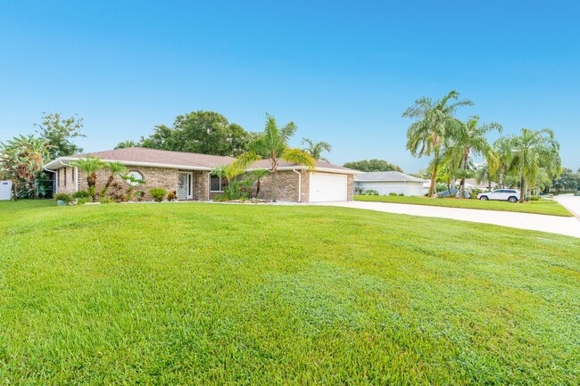 Building Photo - Executive Coastal Retreat | Four-Bedroom P...