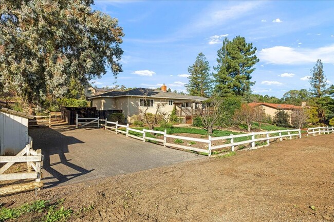 Building Photo - Beautiful remodeled 3 Bed 2 Bath home in Los Altos Hills