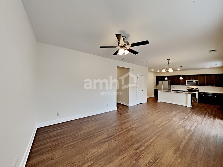 Building Photo - 4500 Tarpon Dr