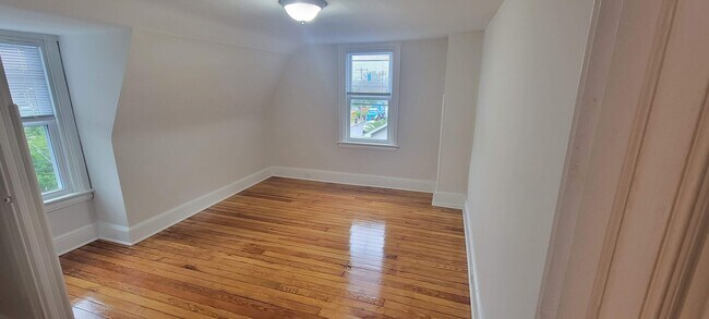 Building Photo - 1847 Eckard Ave