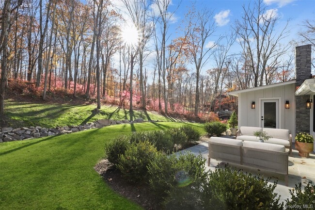 Building Photo - 260 Waccabuc Rd