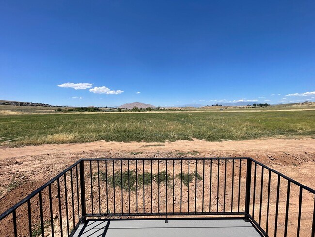 Building Photo - 3-Bedroom Townhome in Santaquin!