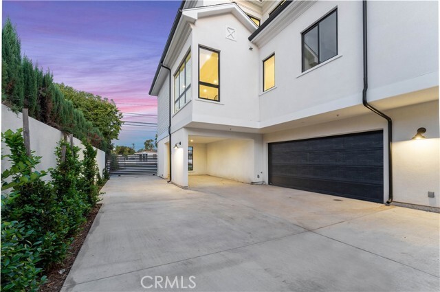 Building Photo - 709 2nd