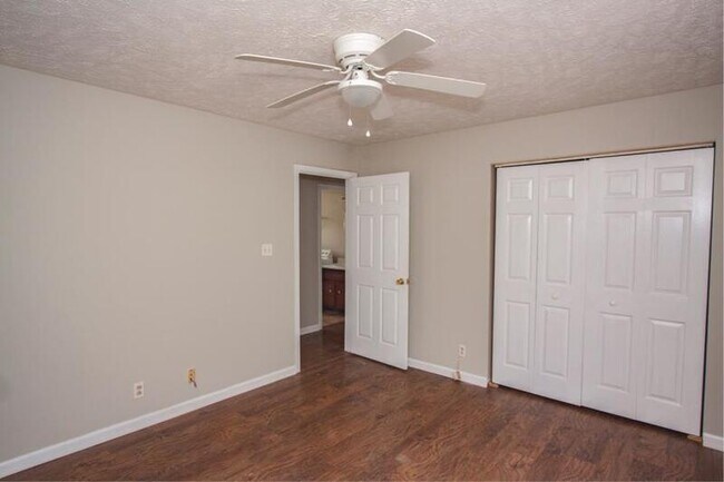 Building Photo - 670 Artic Ave